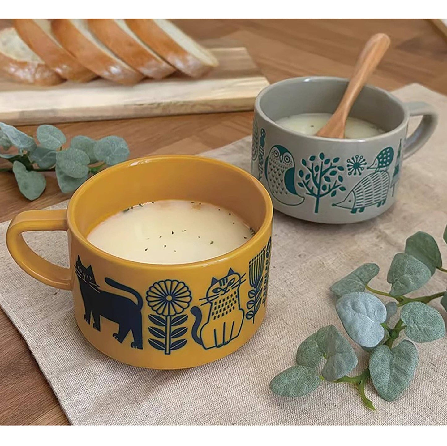 DECOLE coffee cup with embossed animal motif: Chien