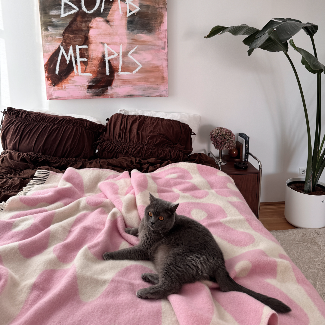 Klekks No. 11 - Wool Blanket: Red