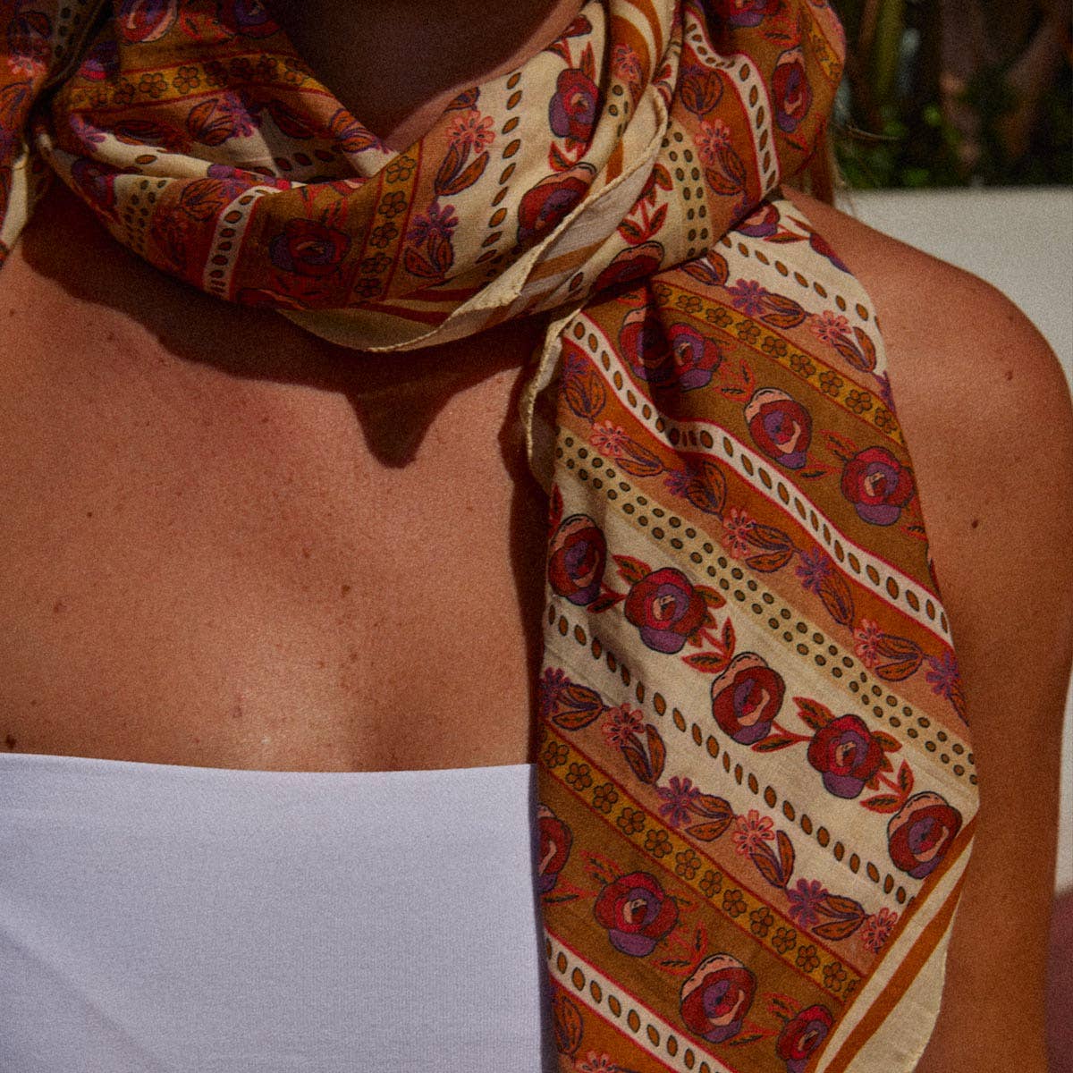 FLORES COTTON VOILE SCARF : Garnet