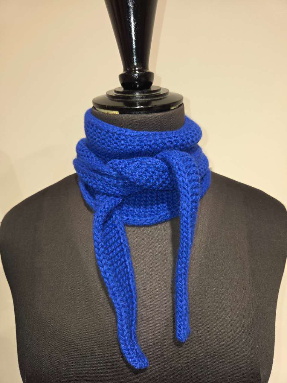 Little "Sophie Scarf": Electric blue