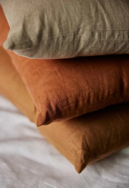 PLAIN WASHED LINEN CUSHION: Tobacco flax / Without upholstery / 45 X 45 cm