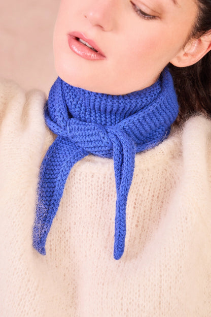 Little "Sophie Scarf": Electric blue