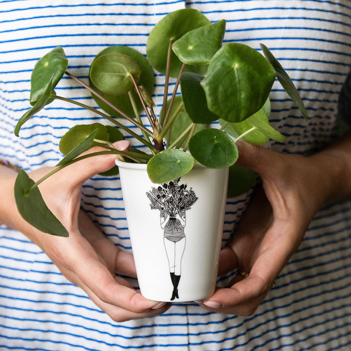 Cup flower girl