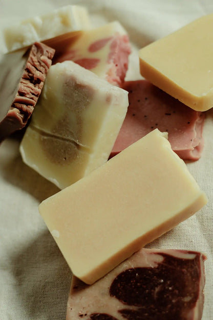 Solid Shampoo – RosemaryMe – (Moroccan Clay, Patchouli and Rosemary Essential Oil)