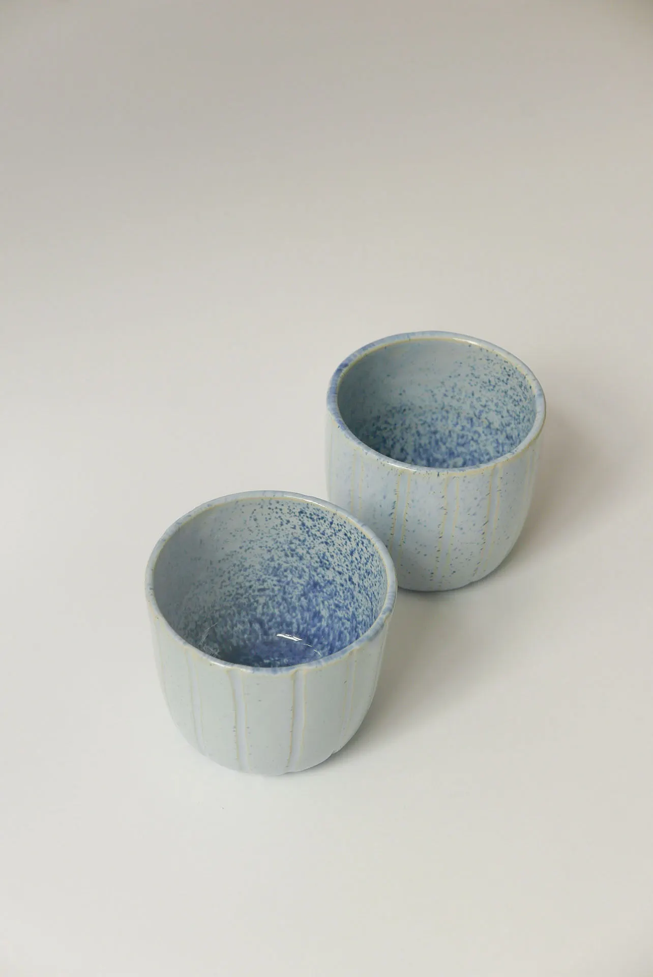 Monica-Vicente-blue-handmade-ceramic-cups-neunest